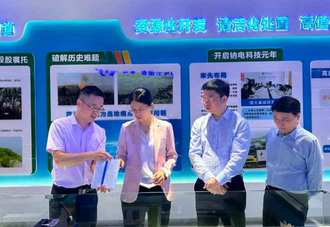 岳陽市委常委、市委統戰部部長邱虹蒞臨公司考察調研